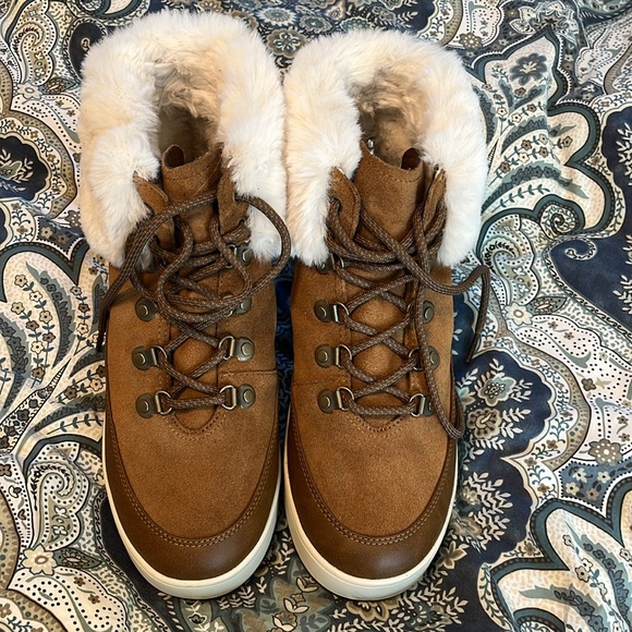 Brand new Tynlee fur lined lace up Koolaburra by Ugg boots size 10 - Picture 5 of 7